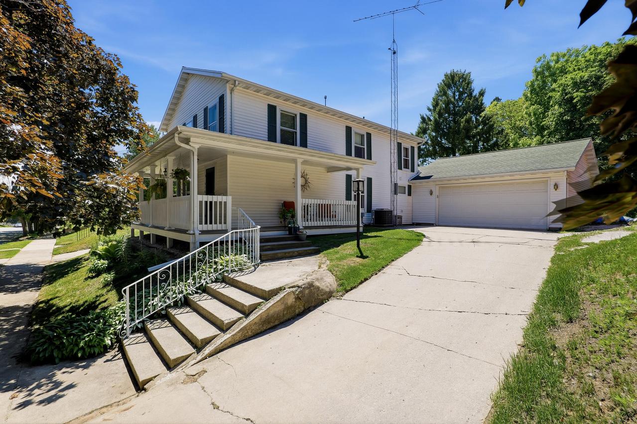 516 N 5th St, Manitowoc, WI 54220
