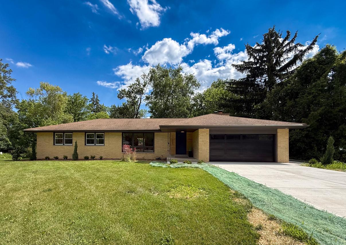 17865 Windemere Rd, Brookfield, WI 53045