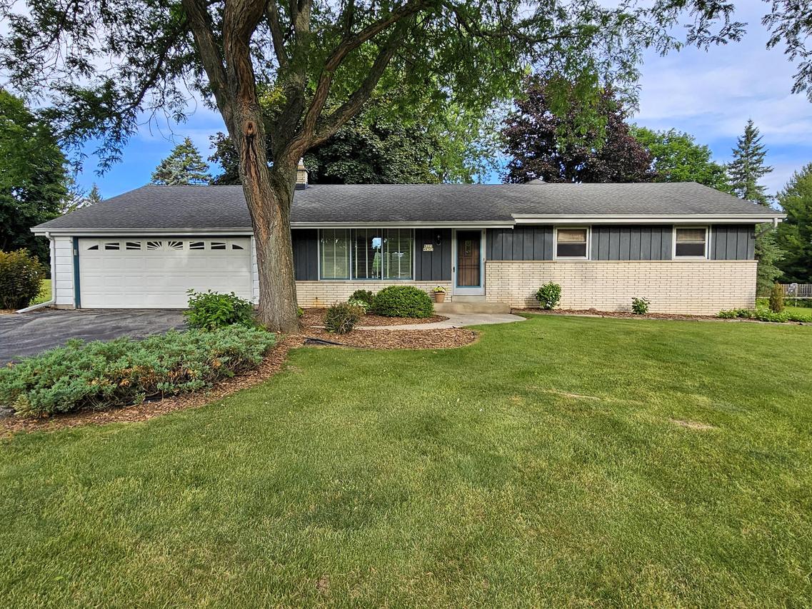 W225N8303 Longview Dr, Lisbon, WI 53089