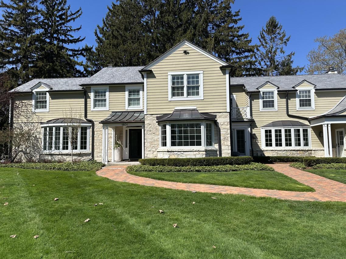1801 E Fox Ln., Fox Point, WI 53217
