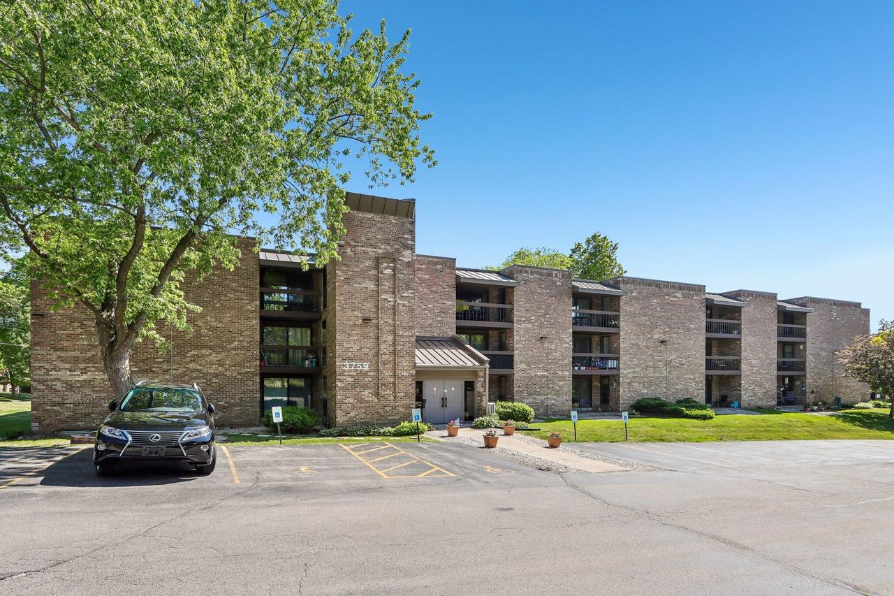 3759 N 88th St #312, Milwaukee, WI 53222