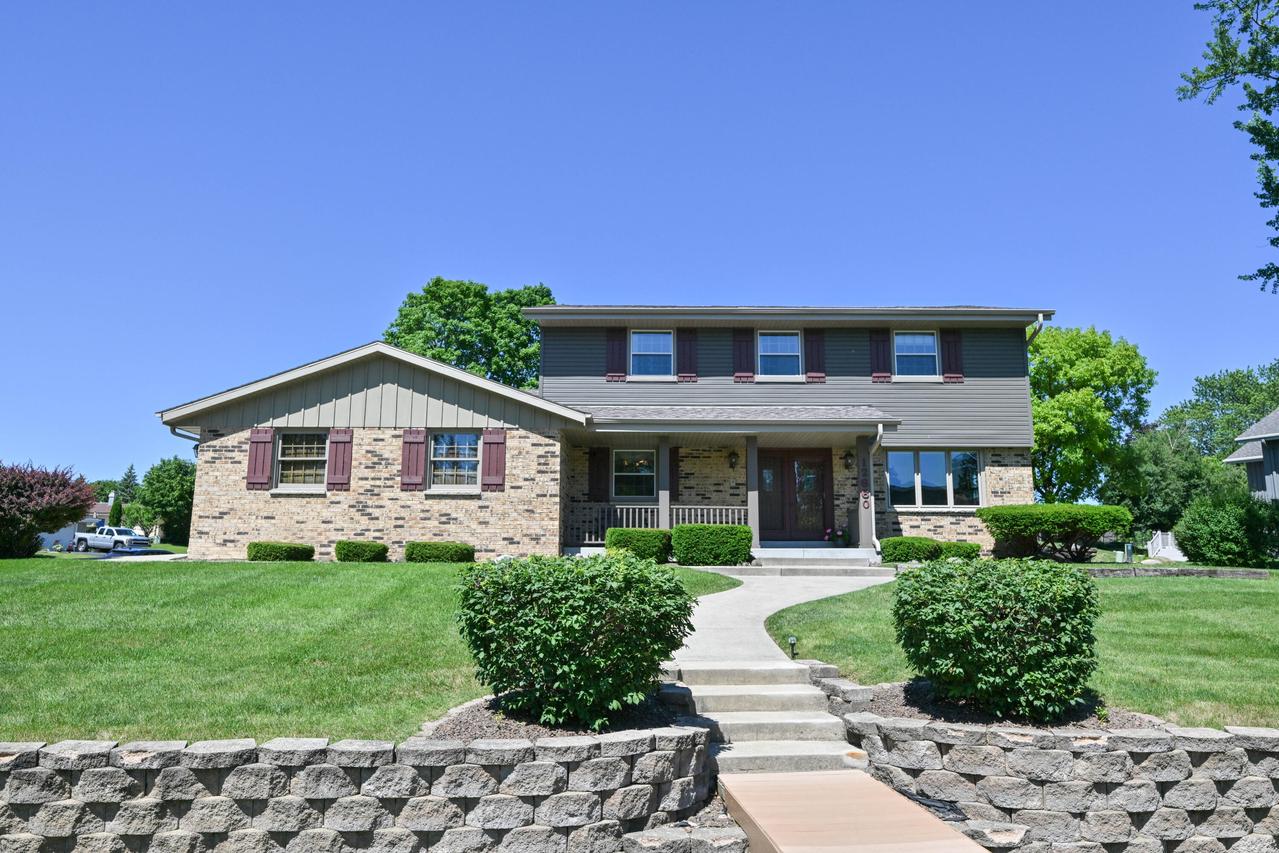 12660 W Crawford Dr, New Berlin, WI 53151