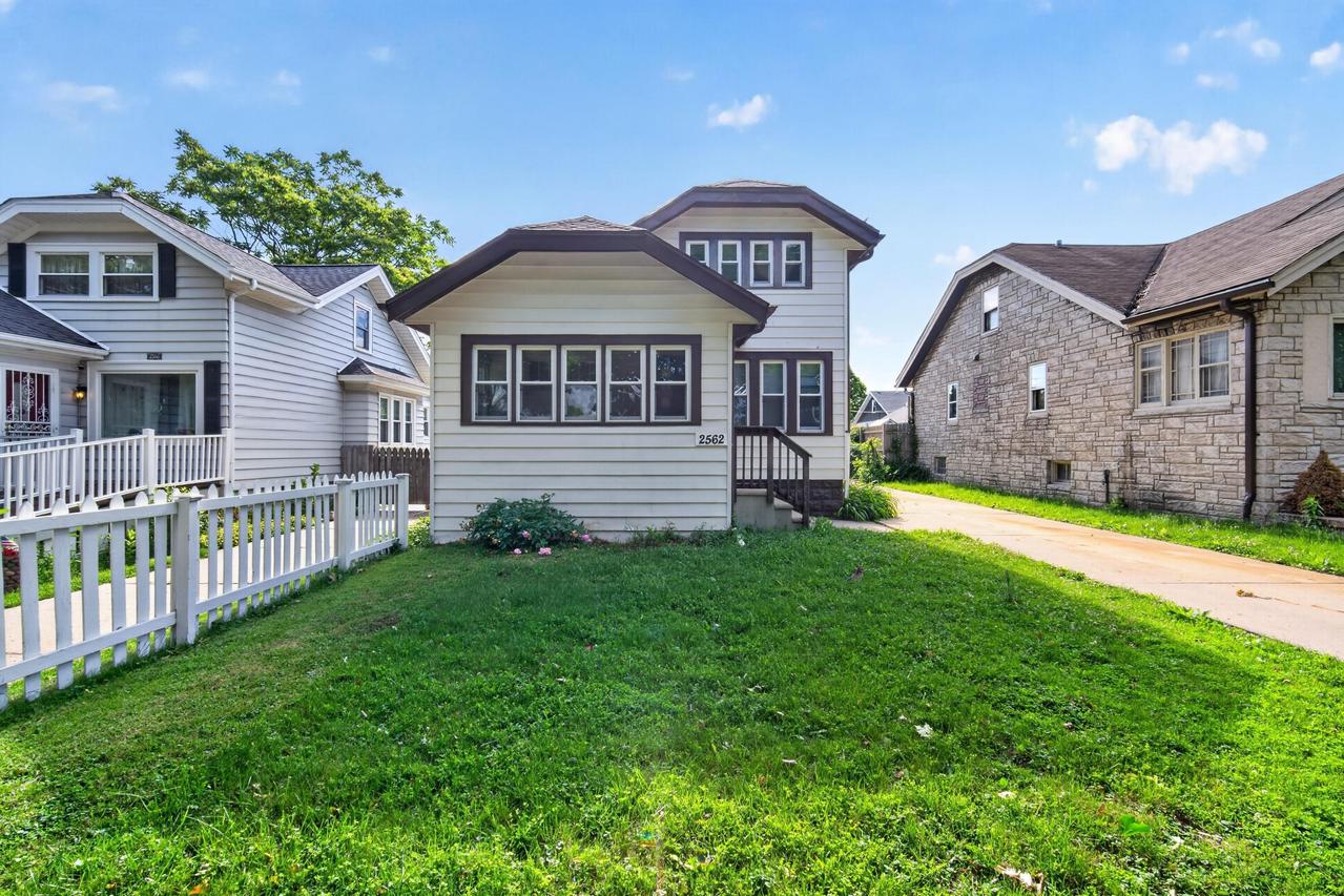 2562 N 59th St, Milwaukee, WI 53210