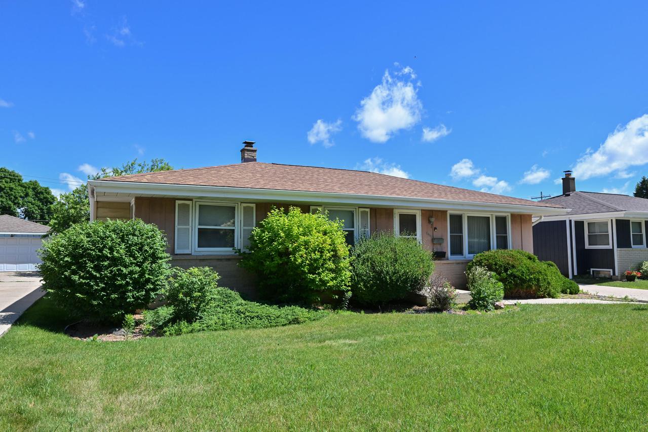 2400 W Edgerton Ave, Milwaukee, WI 53221