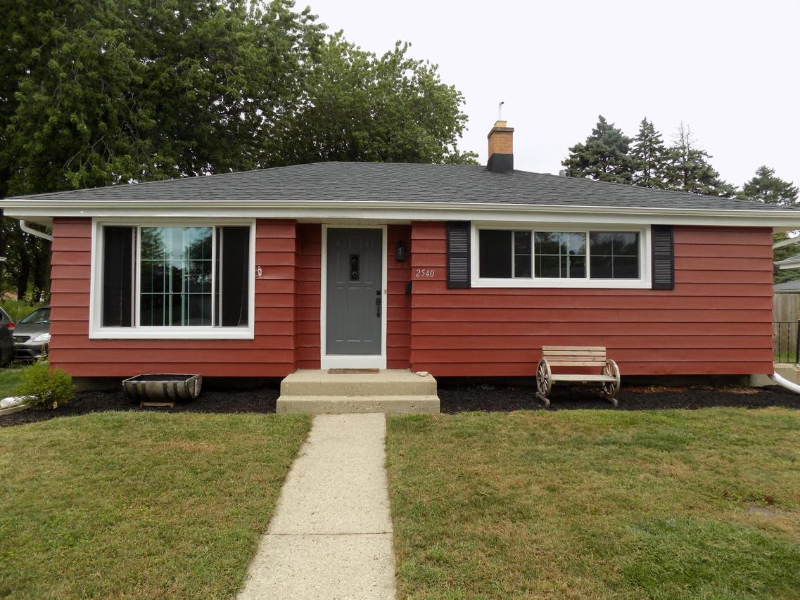 2540 82nd St, Kenosha, WI 53143