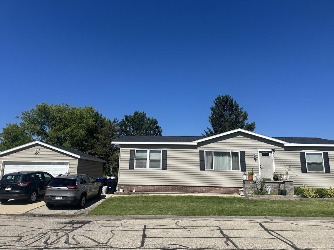 118 S Eastown Manor, Elkhorn, WI 53121
