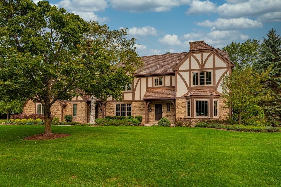 11110 N Wyngate Trce, Mequon, WI 53092