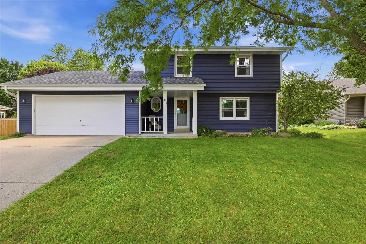 2028 Chapman Dr, Waukesha, WI 53189