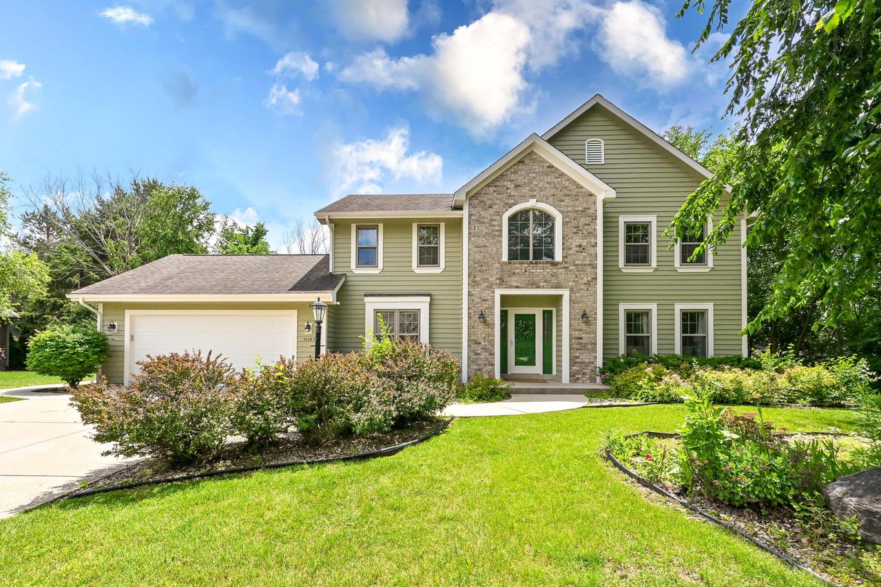 14285 W North Oak Blvd, New Berlin, WI 53151