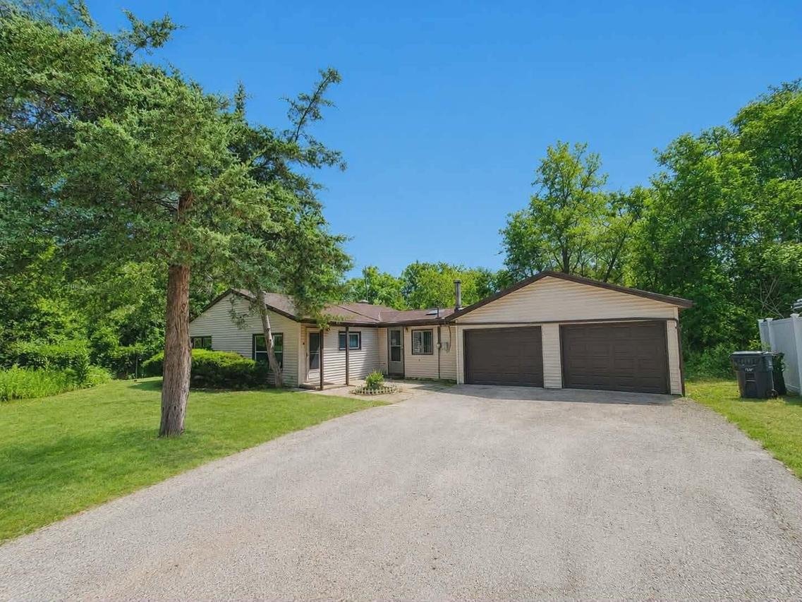 3908 Valley Rd, Caledonia, WI 53405
