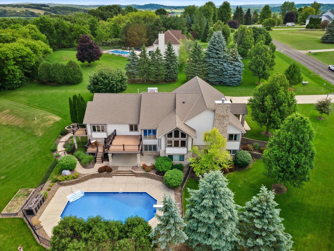 S25W29272 Cambrian Rdg, Genesee, WI 53188
