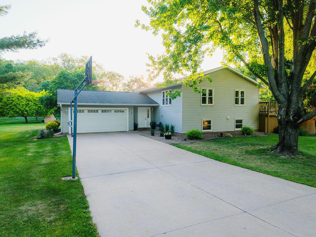 N5273 N Clover Ct, Onalaska, WI 54650
