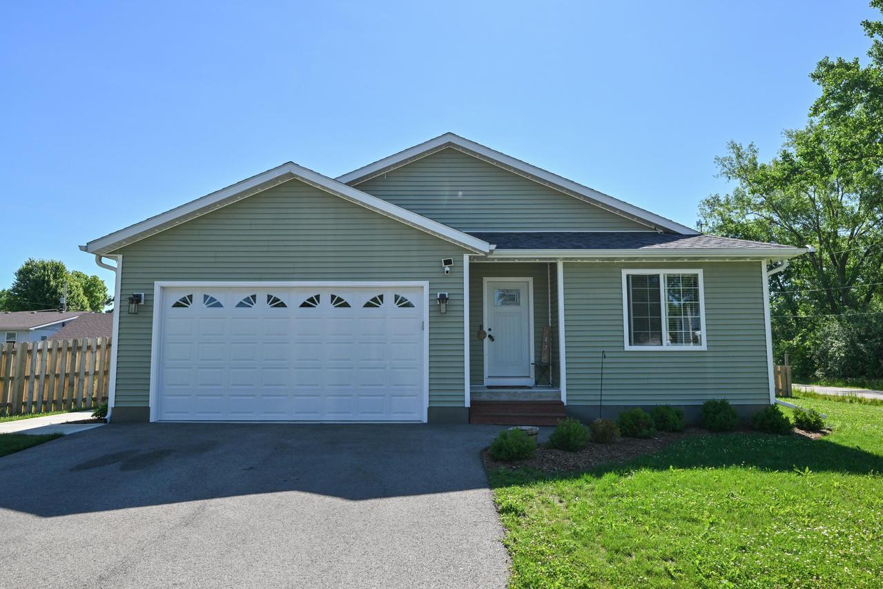 N1476 Chicago Dr, Bloomfield, WI 53128
