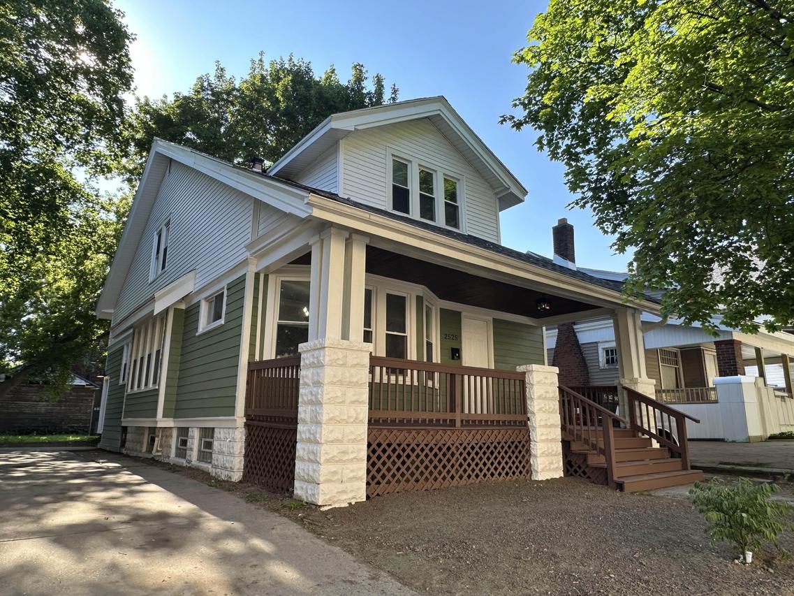 2525 N 44th St, Milwaukee, WI 53210