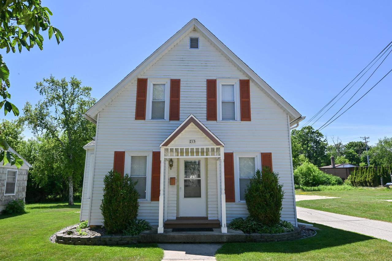 215 W Chestnut St, Port Washington, WI 53074