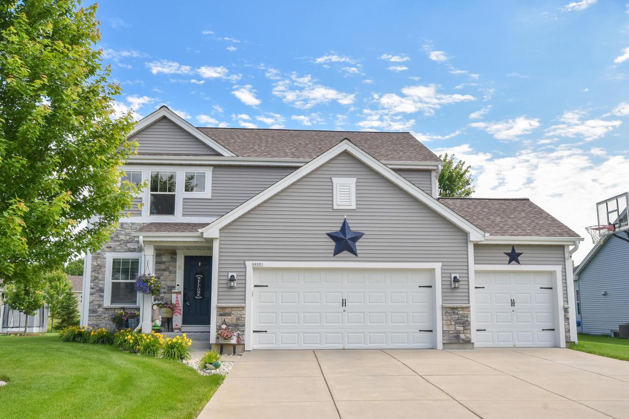 N8001 Woodland Ct, Ixonia, WI 53036