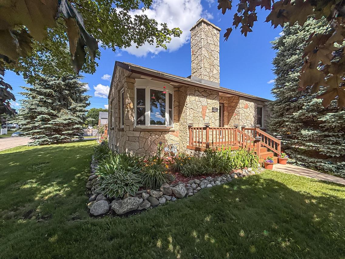 833 S 119th St, West Allis, WI 53214