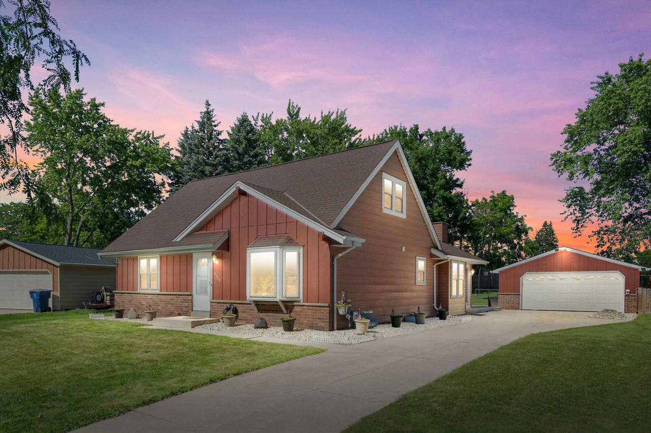 7434 S Logan Ave, Oak Creek, WI 53154