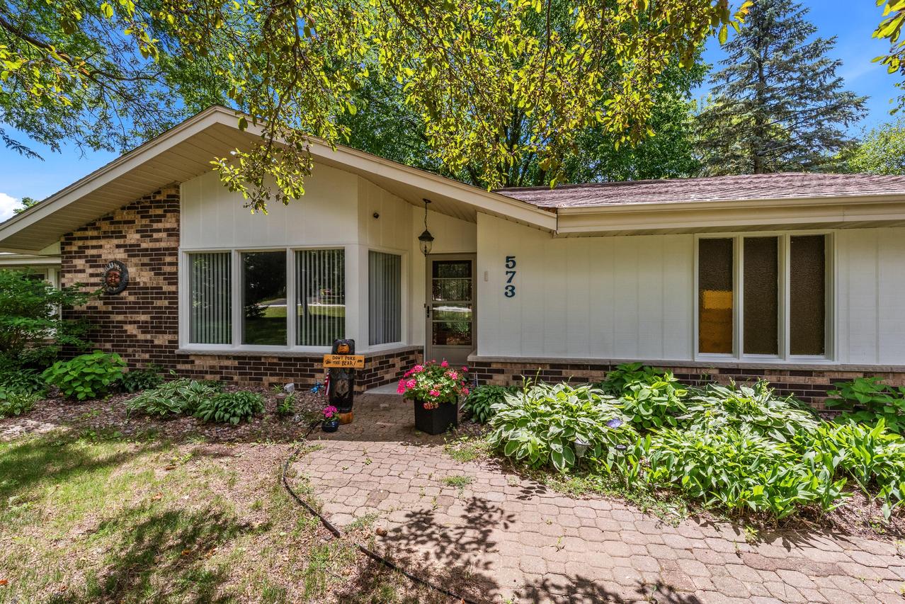 573 Jordan Cir, Richfield, WI 53017
