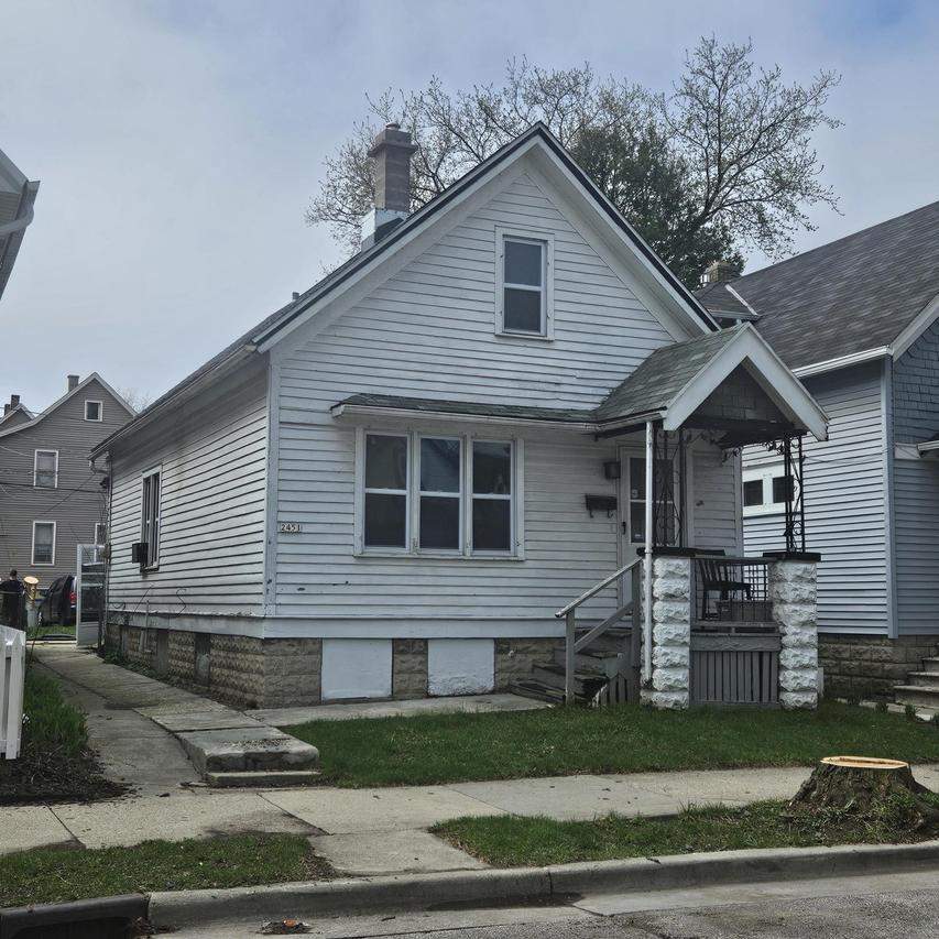 2451 N Bremen St, Milwaukee, WI 53212