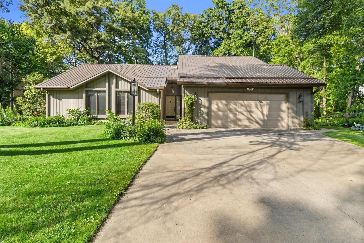 4206 Fox Hills, Janesville, WI 53546