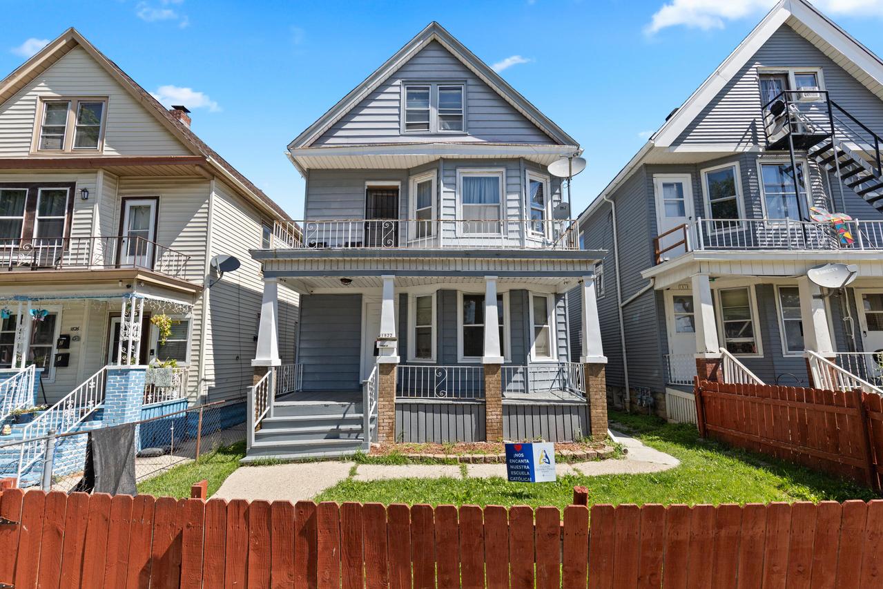 1822 W Rogers St, Milwaukee, WI 53204