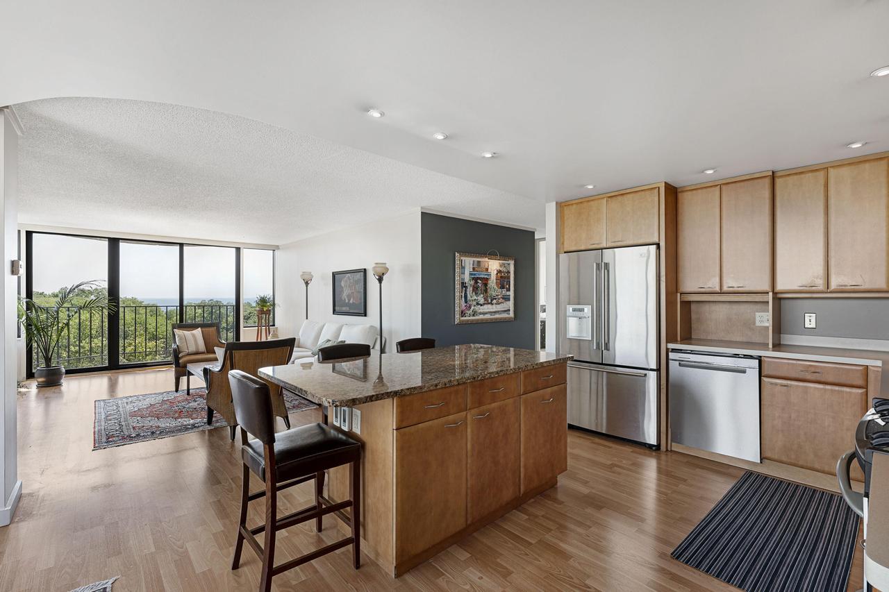 929 N Astor St #608, Milwaukee, WI 53202