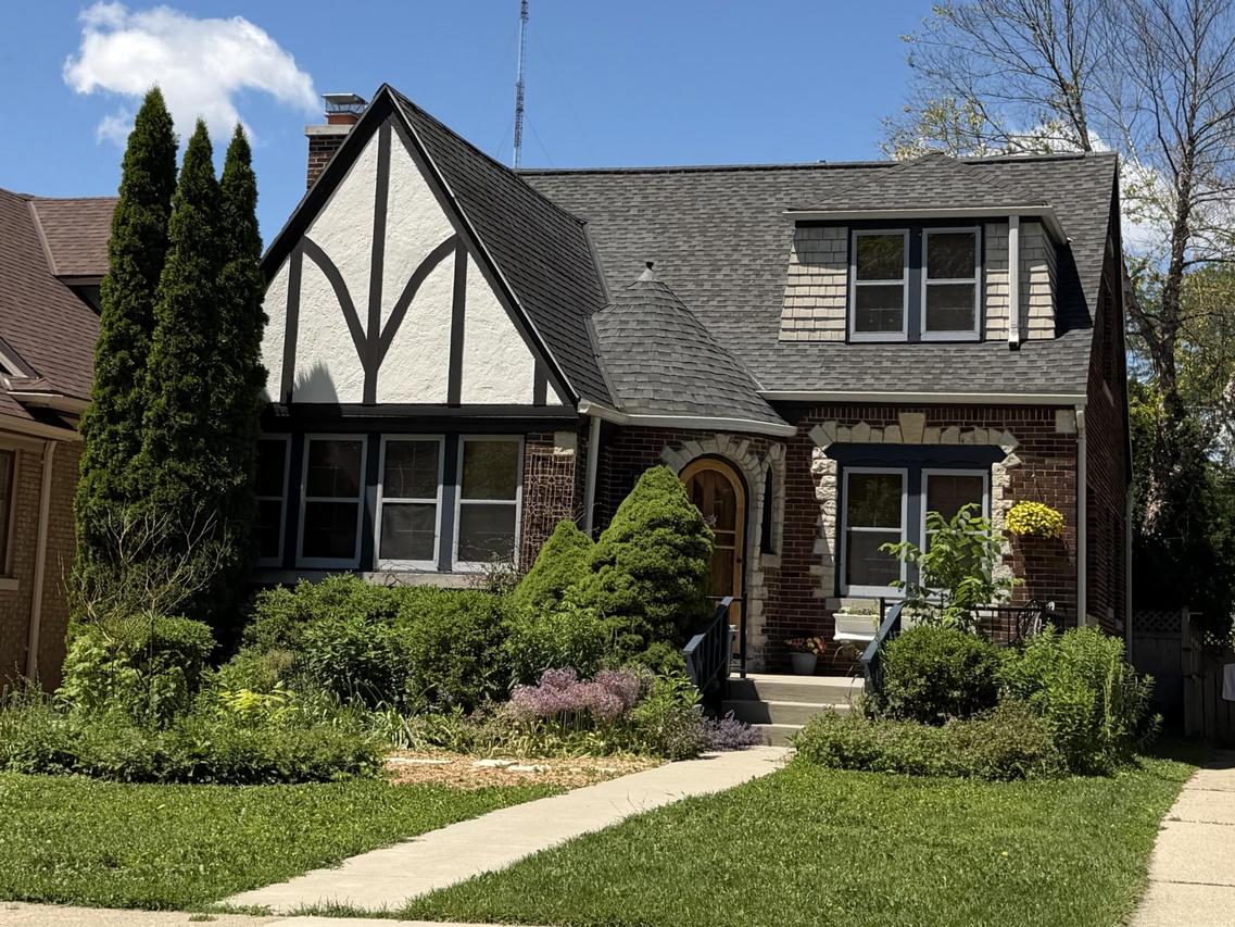 4243 N Larkin St, Shorewood, WI 53211