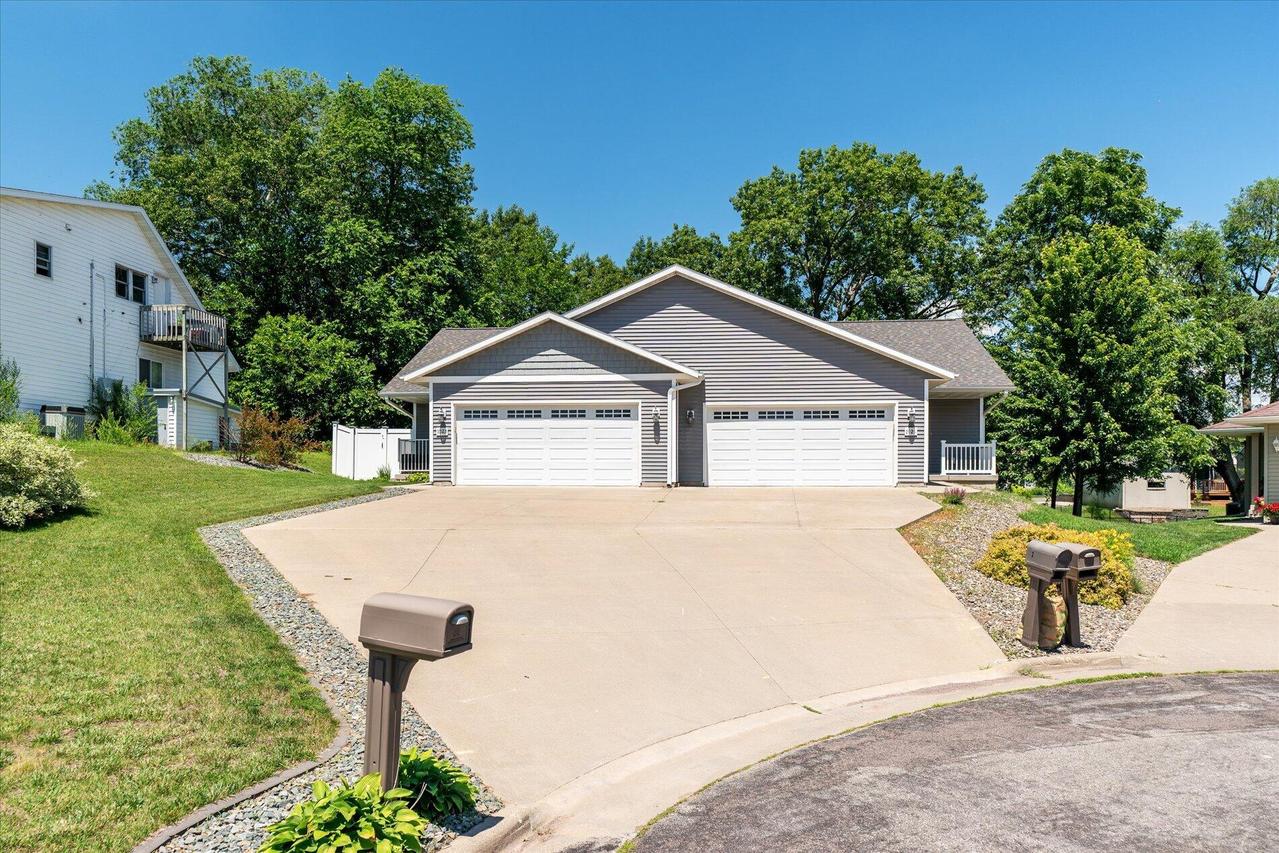 1023 Lincoln St, Onalaska, WI 54650