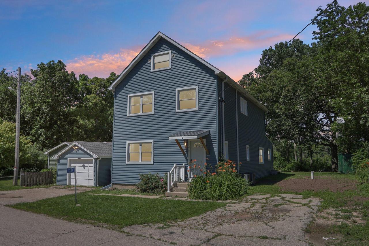 2107 Haegele Dr, Twin Lakes, WI 53181