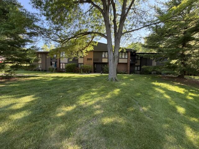 22 Matterhorn Cir #11, Geneva, WI 53147