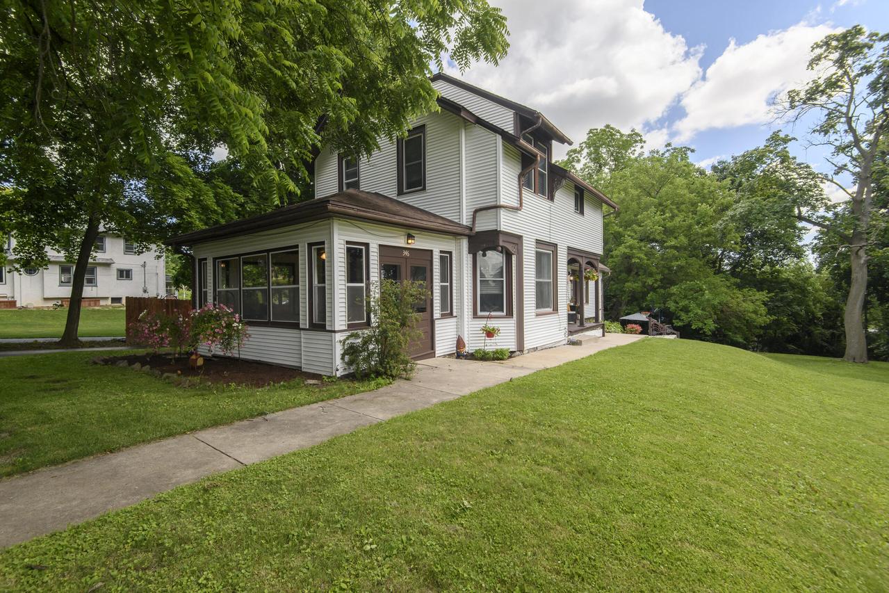 346 High St, Pewaukee, WI 53072