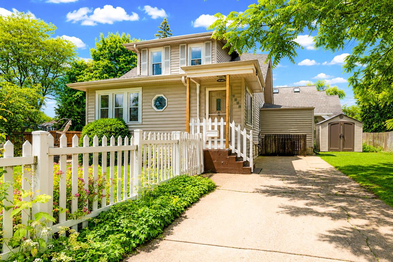1500 E Kensington Blvd, Shorewood, WI 53211