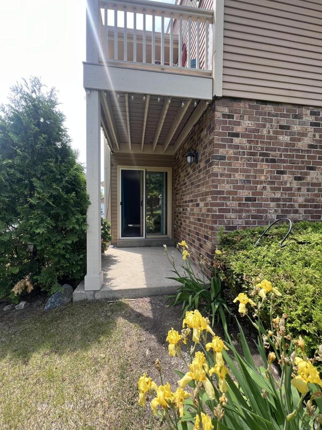4615 S Woodland Dr, Greenfield, WI 53220