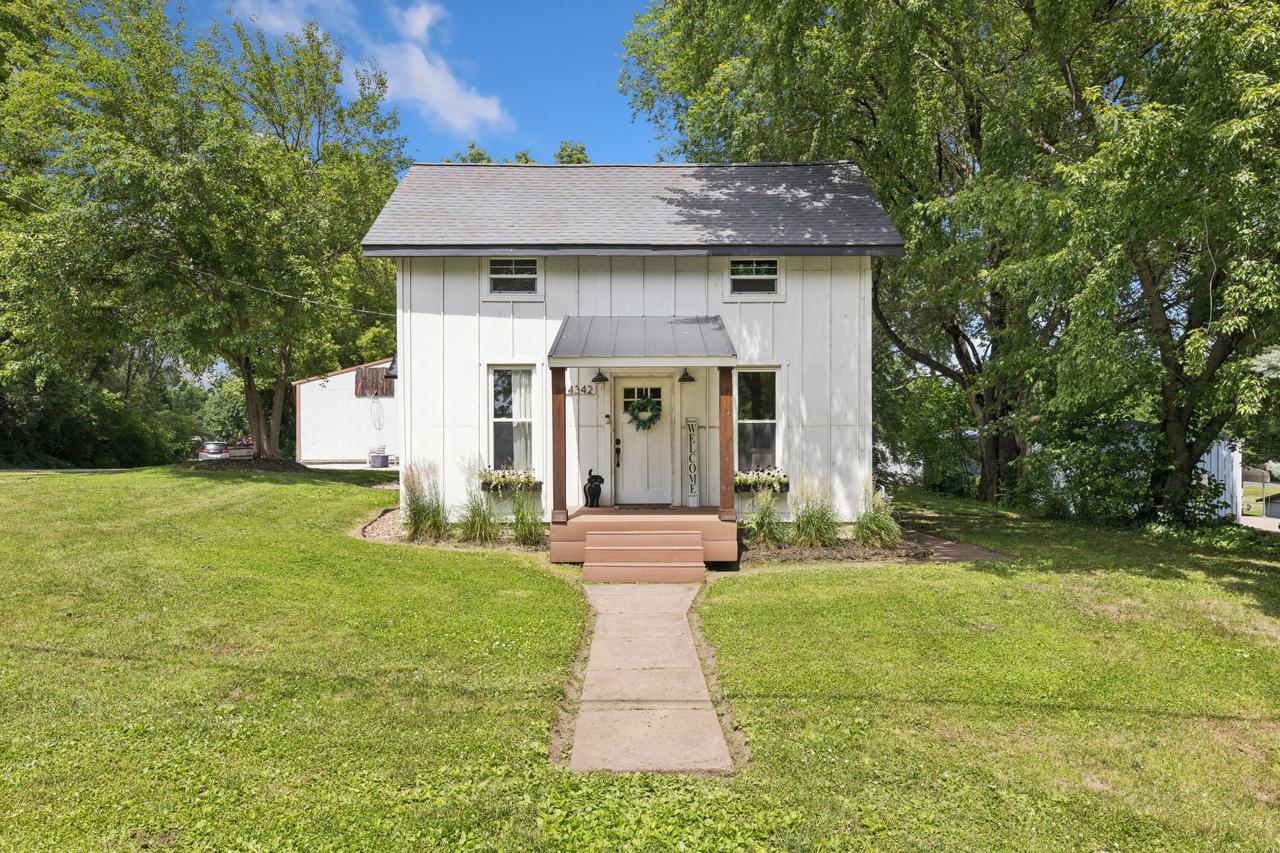 24342 6th St, Trempealeau, WI 54661