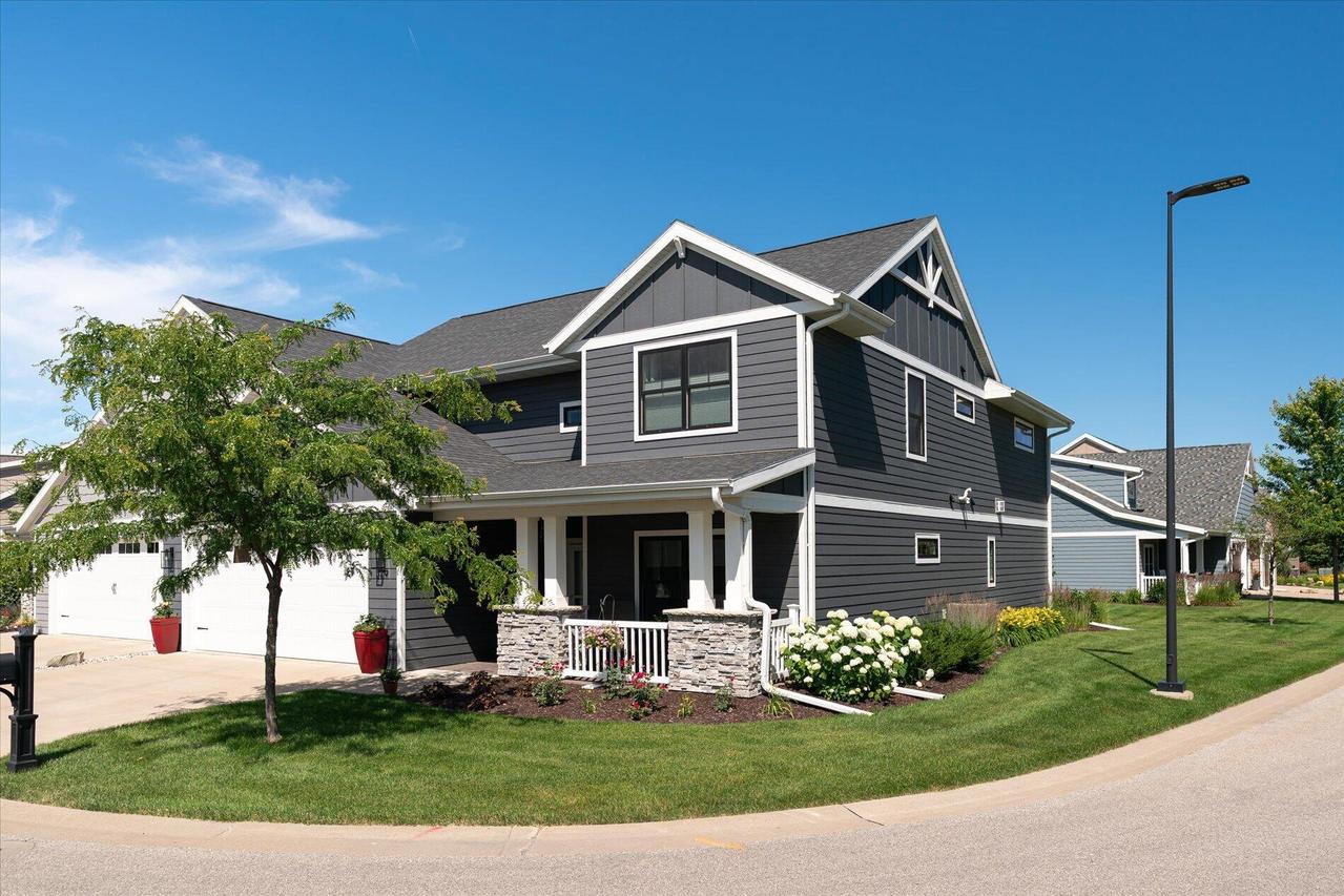 329 River Pt, La Crosse, WI 54601