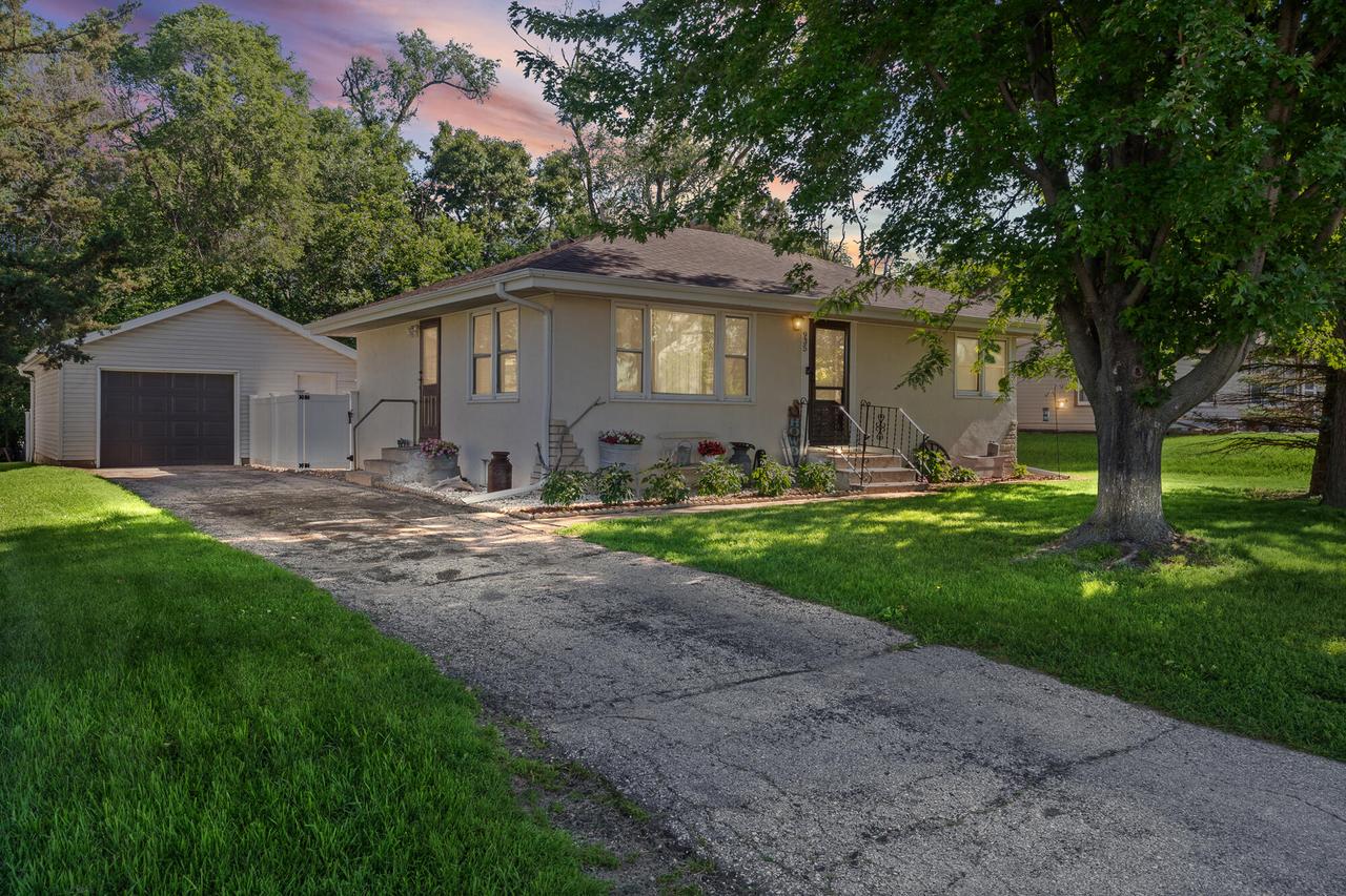 935 Wilson St, Onalaska, WI 54650