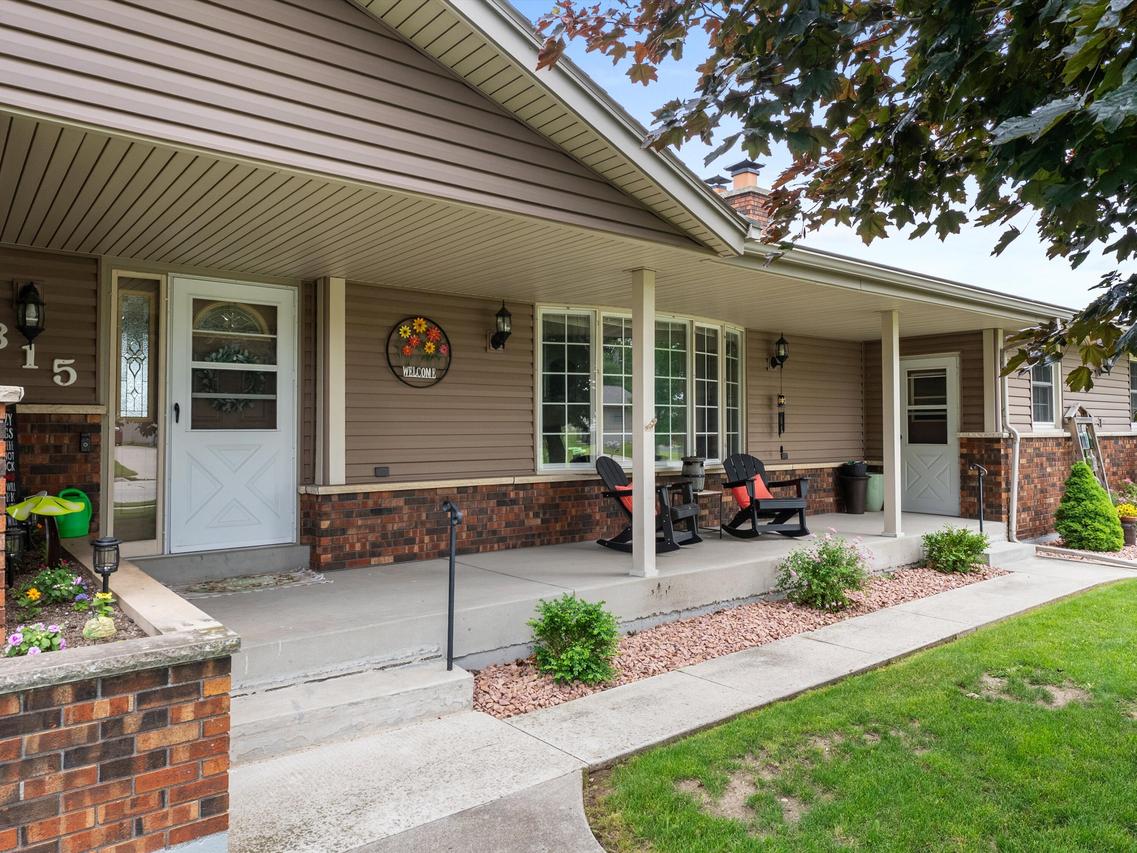 315 S Lincoln Dr, Howards Grove, WI 53083