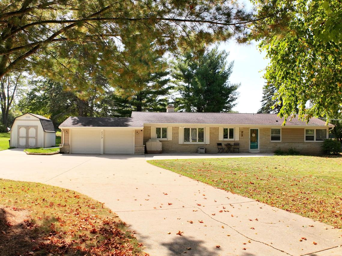 5319 W Sunnyside Dr, Mequon, WI 53092