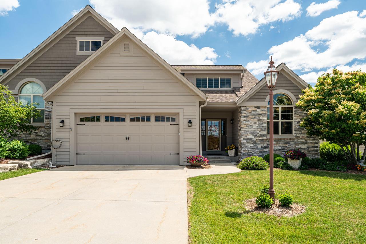 1201 Woodland Hills, Waukesha, WI 53188