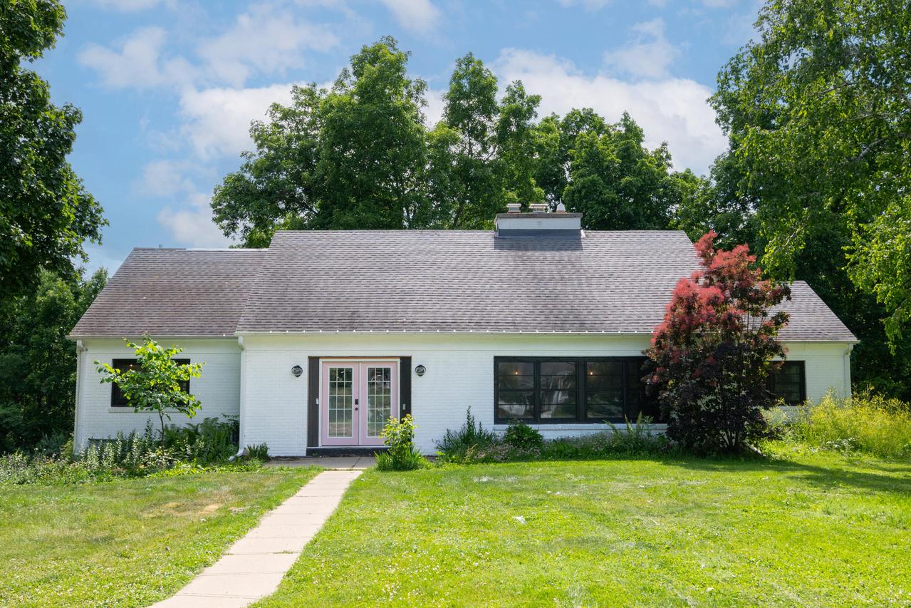 1345 Hickory Hill, Brookfield, WI 53045