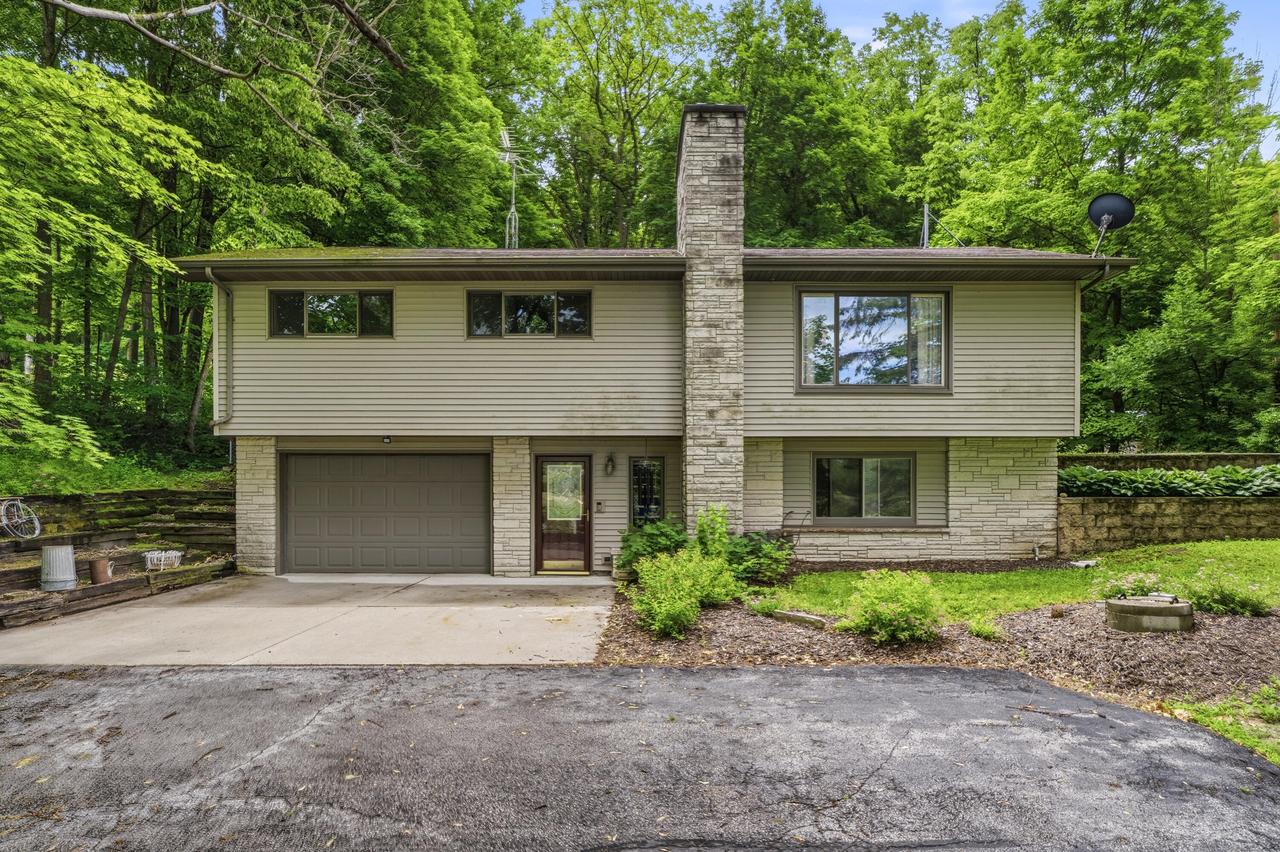 16924 Lax Chapel Rd, Schleswig, WI 53042