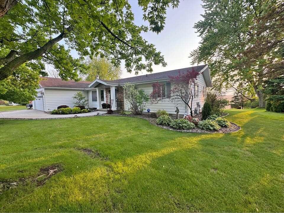 999 Milwaukee St, Lomira, WI 53048