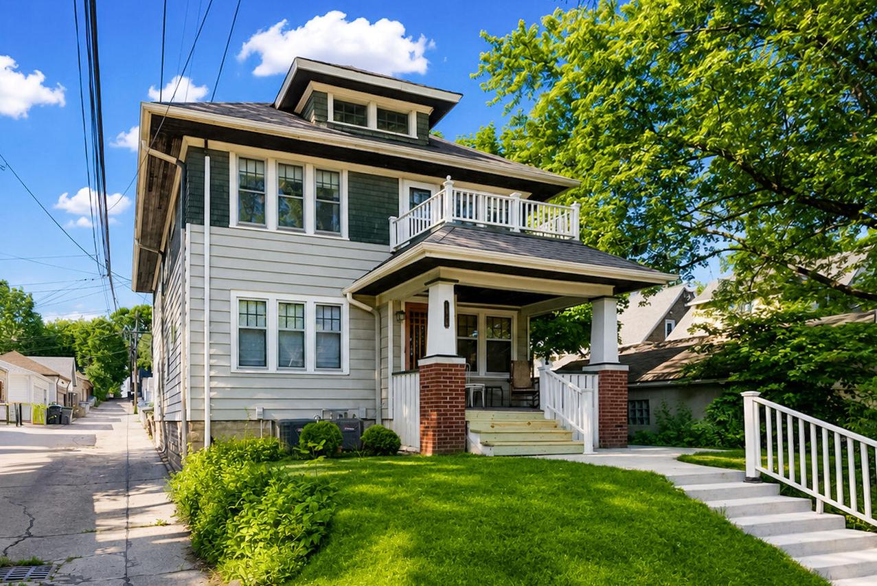 1020 E Manitoba St, Milwaukee, WI 53207