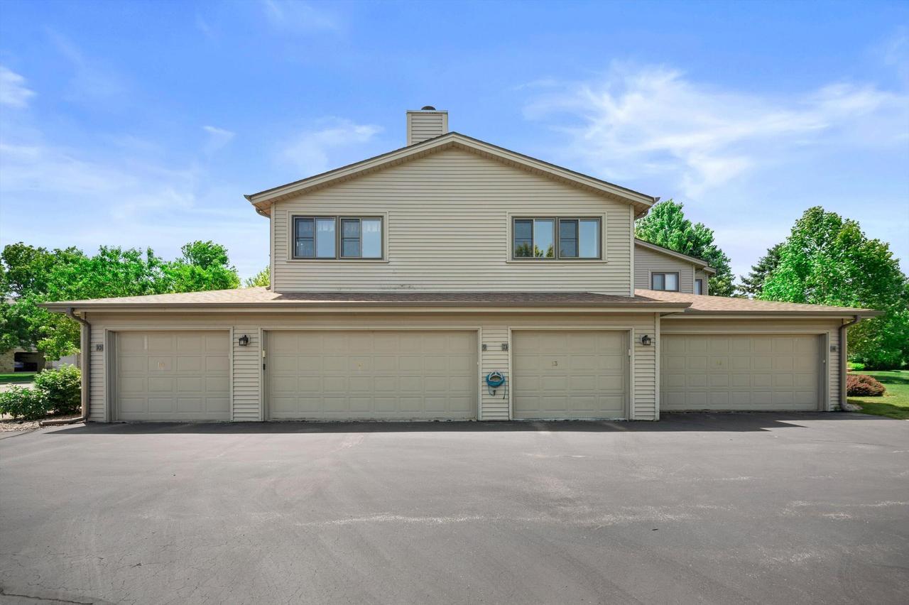 1020 Prairie Dr #9L, Mount Pleasant, WI 53406
