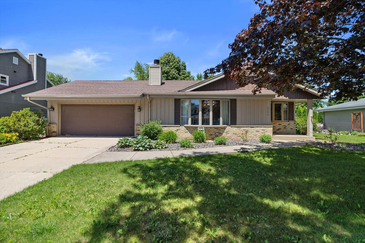 1130 E Elm Rd, Oak Creek, WI 53154