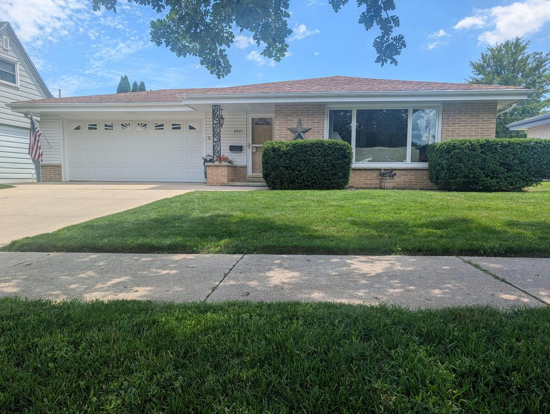 8827 W Burdick Ave, Milwaukee, WI 53227