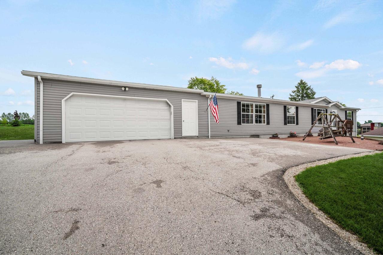 1757 Cedarview Dr, Saint Cloud, WI 53079