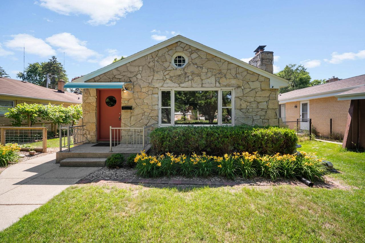 5653 N Milwaukee River, Glendale, WI 53209