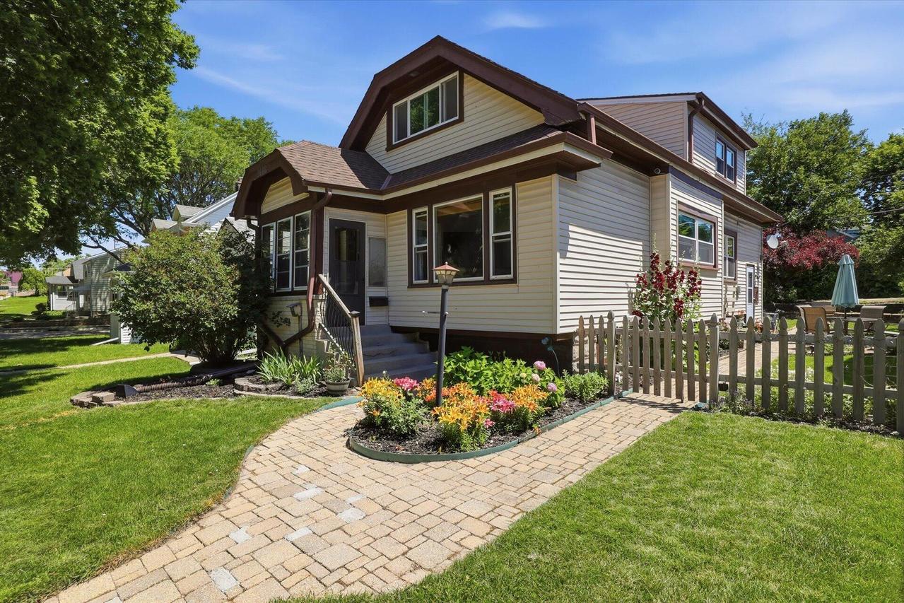 1448 S 90th St, West Allis, WI 53214